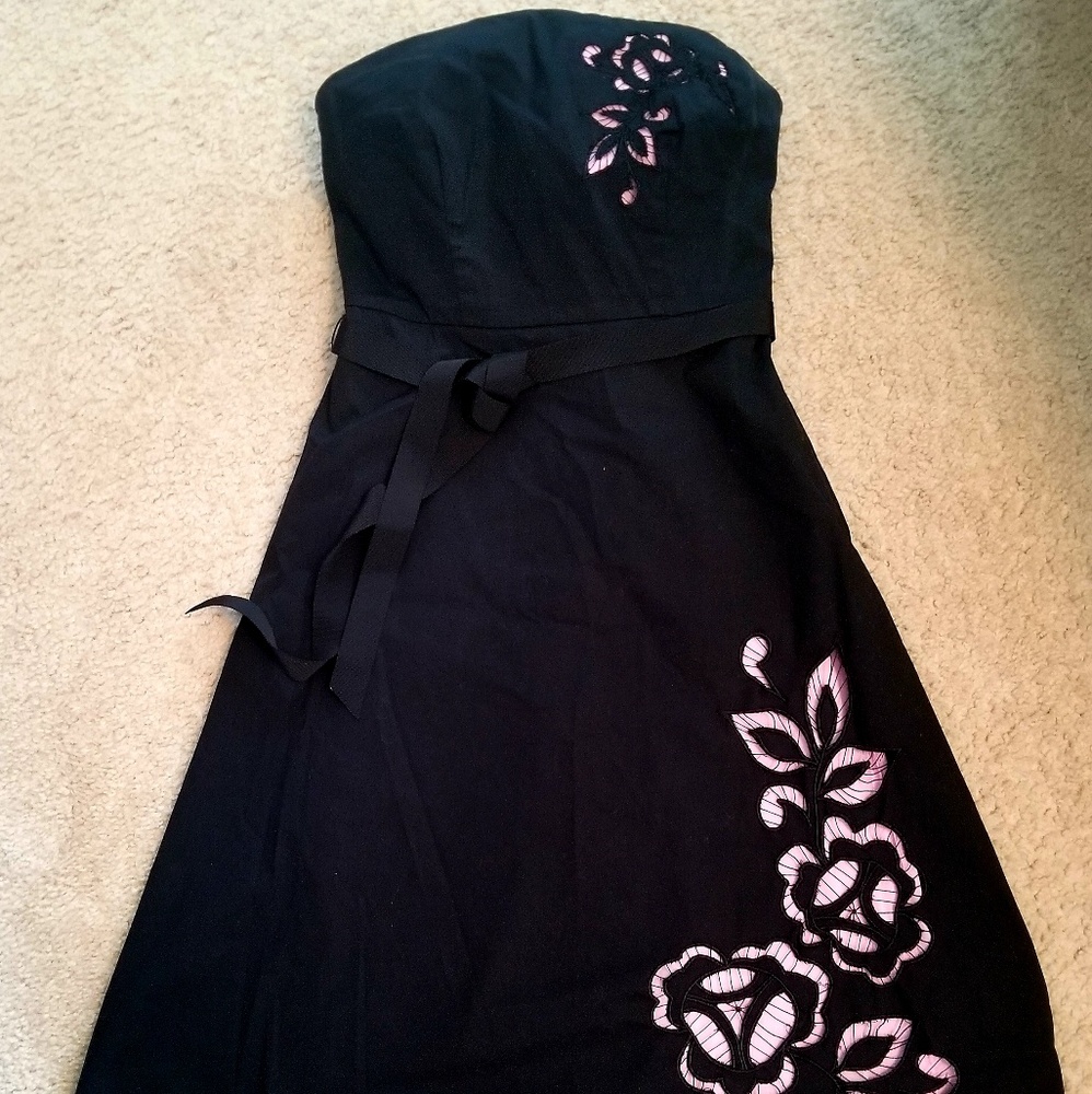 Strapless dress with pink cutout detail